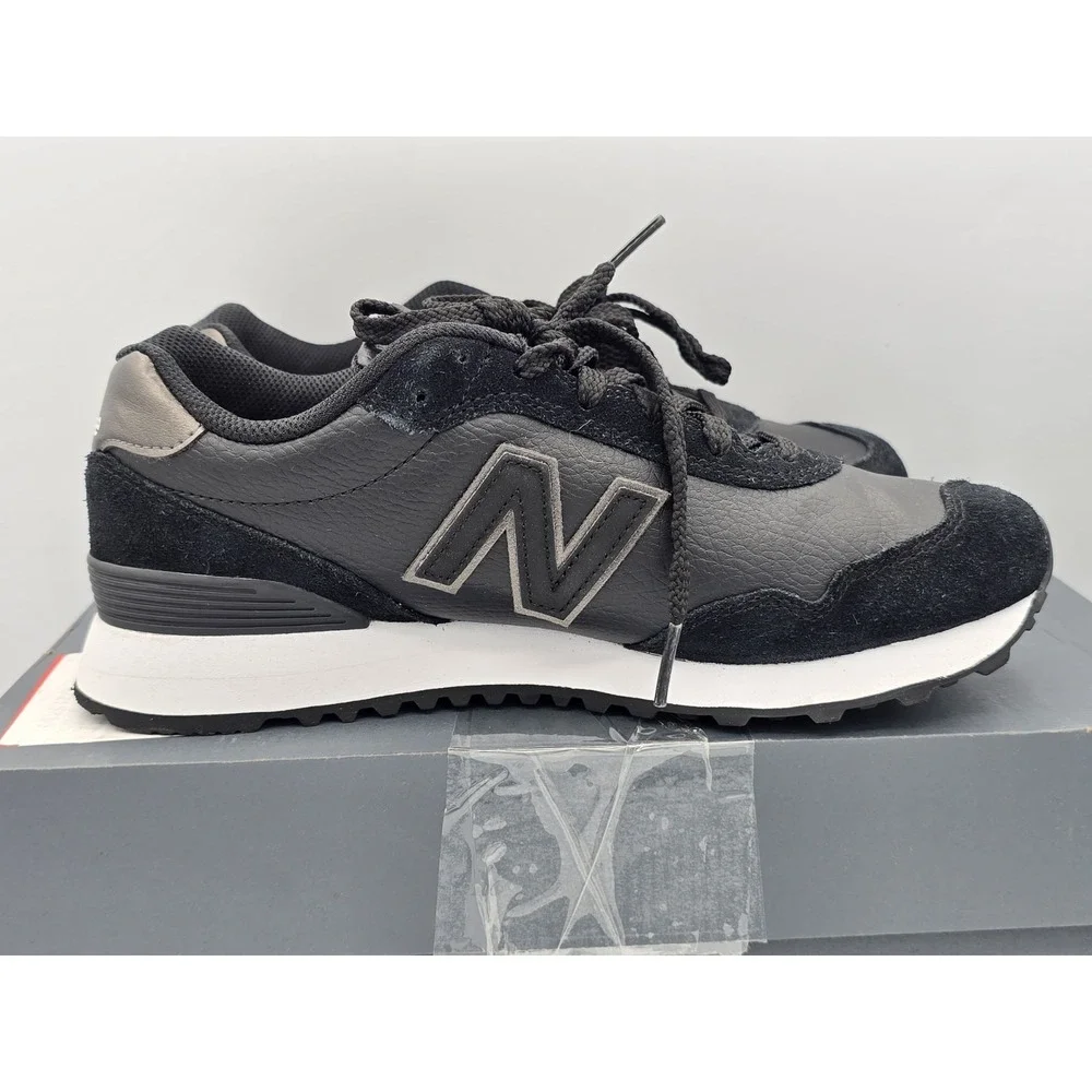 New Balance® Women's 8 M Classics 515 v3 Running Shoes in Black/White - Used -VG